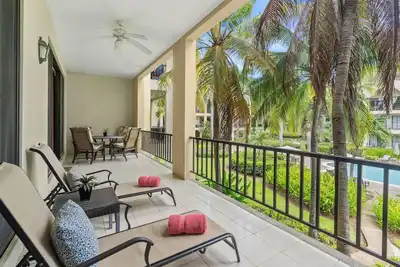 Image de Great Location - Gated Community - Pool Views - Vacation Planning Included!