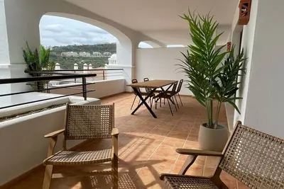 Image de Modern, Spacious Apartment Boasting Large Terrace