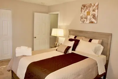 Image de Cheerful 2 bedroom townhouse with indoor Fireplace