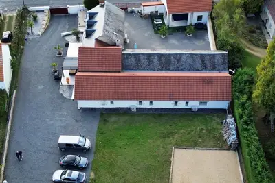Image de 10 minutes du Futuroscope- Maison avec chambres d'hôtes avec piscine et spa