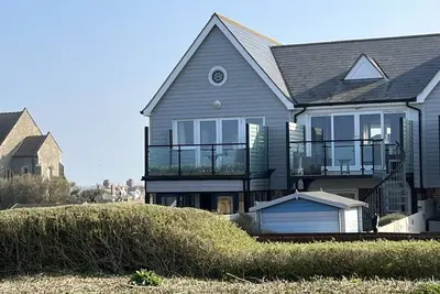 Image de A beautiful award winning upside down house with fabulous sea views