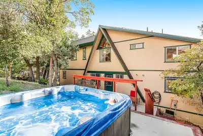 Image de Dog-friendly home with hot tub, three decks, & mountain views - steps to slopes