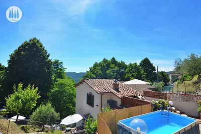 Image de Vacation home with hillside view and pool