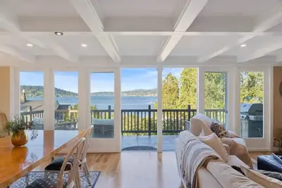 Image de Seattle’s Best Kept Secret • Lake Views + Central Locale