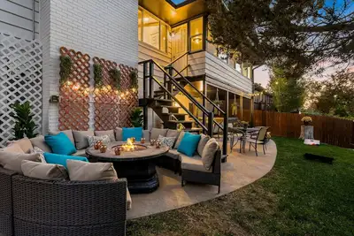 Image de Sleeps 20, Hot Tub, 20mins to Denver\/Red Rocks, 1. 5hrs to skiing\/mountains