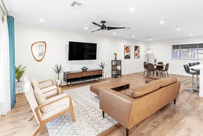 Image de Modern Retreat Near Old Town