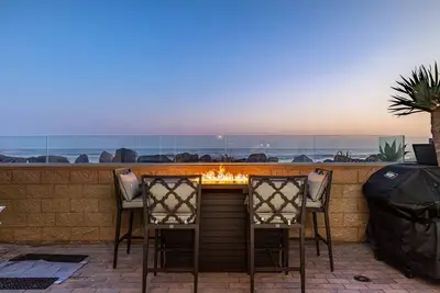 Image de Stylish Ocean front Condo- Beautiful ocean and sunset views