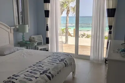 Image de Romantic Cottage directly on the Beach!