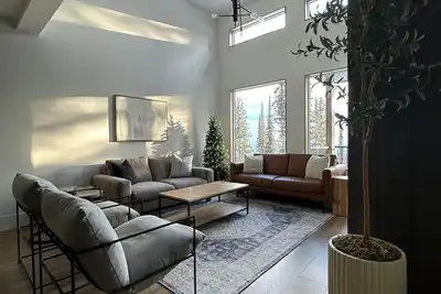 Image de A Brand-New, Modern Duplex on the Ridge w/ Hot Tub, Laundry & Garage Space!