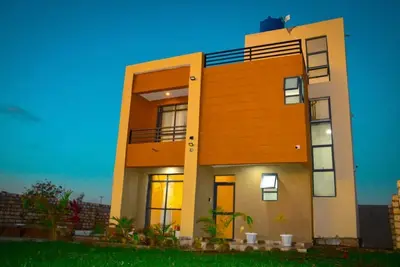 Executive 3bdrm villa with private pool on 2 min from the beach