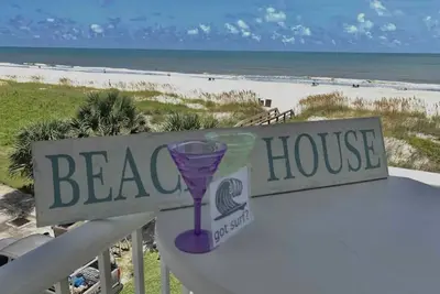 Image de The Sand Castle at Jax Beach! Beach Front!