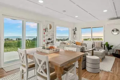 Image de Cozy Coastal Getaway • Panoramic Ocean Views