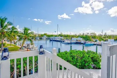 Image de Private 174ft dock & ramp, 3br, 3 mins to Sombrero Beach