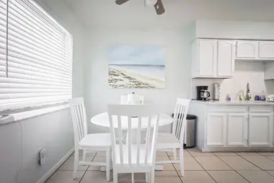 Image de MySunsetView 4 Unit4 2bed1bath+Pool 3min to Beach