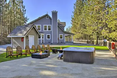 Image de 5 Mi to Dtwn: Placerville Escape w/ Outdoor Oasis