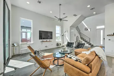 Image de Luxurious & Spacious Austin Home ~ 8 Mi to Dtwn!