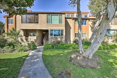 Image de Waterfront Huntington Beach Condo w/ Fire Pit