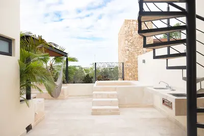 Image de Chic Rooftop Ph 1mi from the beach & private pool