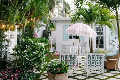 Image de Pink Palm Beach Villa w/ 2 separate cottages