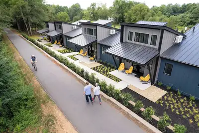 Image de Elevated, Boutique Space on the Swamp Rabbit Trail