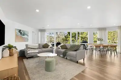 Image de Peaceful home amongst the trees