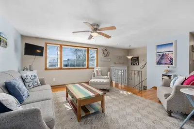 Image de Spacious home just a short distance to Town Neck Beach and the Sandwich Boardwalk