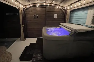 Image de Entire Village! La Mia Casa out of Siesta Dr. Beach resort vibe!