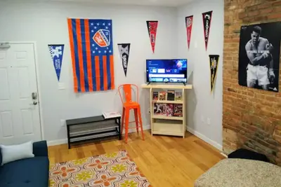 Image de Sportsball! Two-bedroom perfect for friends & family!