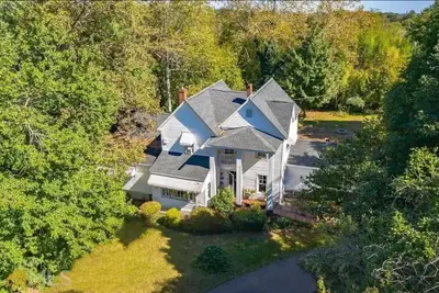 Image de Fully Restored Country Manor