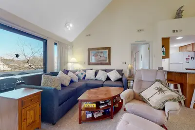 Image de Sea Colony condo with lake view, pools, tennis/sports courts, & private beach