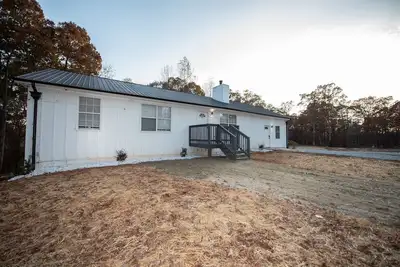 Image de Remodeled 4 bedroom home 8 beds Dawnsonville 7 miles from ATlanta MotorSport