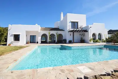 Image de Confortable villa à Cala de los Alemanes, de style méditerranéen.