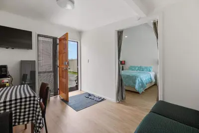Image de Superking-bed granny flat /free wifi & parking - self check in