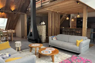 Image de Maison moderne et chaleureuse au cœur du village avec mezzanine et poêle à bois