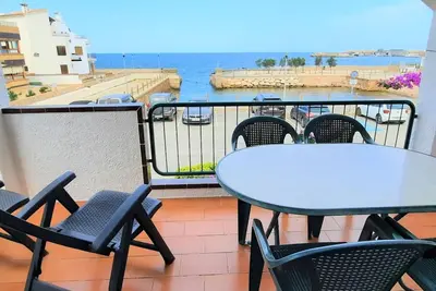 Appartement Familial en Bord de Mer à Llançà avec Superbe Terrasse et Proximité de Plage