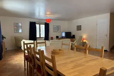 Image de Maison spacieuse et fonctionnelle - 5 chambres, terrasse, parking privé