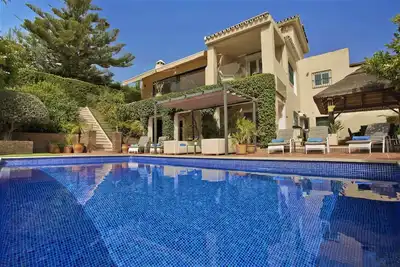 Image de Luxury 5 Bed Villa - Heated Pool-Jacuzzi-Outdoor Kitchen-Pergola-Table Tennis