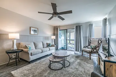 Image de Beach and Pool Views! Newly Listed Villa on Harbor Island