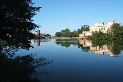 Image de Agde, sur le Hérault, 3 chambres, 2 salles de bains, une cour/un jardin privé.