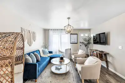 Image de Welcome to The Steele Magnolia! ! Completely renovated 2 bed\/1ba plus bonus pull out futon couch