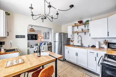 Image de Welcome to The Steele Magnolia! ! Completely renovated 2 bed\/1ba plus bonus pull out couch