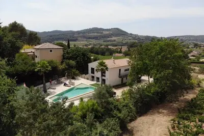 Image de Magnifique Villa Avec Piscine Au Milieu Des Vignes