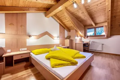 Image de Appartement de vacances \"Niederkoflhof Wollbach\" avec vue sur les montagnes, balcon et Wi-Fi.