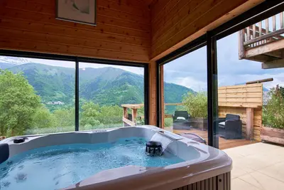 Image de Chalet \"La Traverse\" avec vue sur les montagnes, bain Ă remous & Wi-Fi