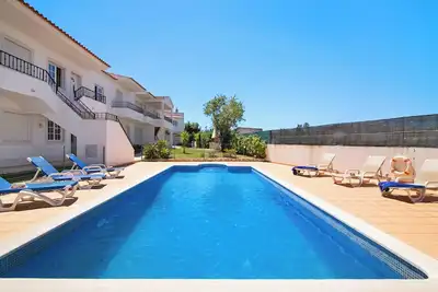 Image de Appartement \"Algarve I\" avec vue sur les montagnes, piscine partagée et Wi-Fi.