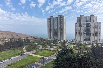 Image de Burgundy View 1br W\/View, Balcony & Parking.