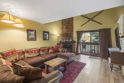 Image de La Vista Blanc 76- Nice Condo Close to Red Line Shuttle