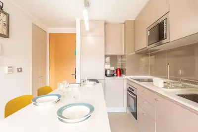 Image de Chic Plaza 2b W\/Wifi, Parking & Metro.