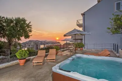 Image de Enjoy beautiful sunset views over Dubrovnik while relaxing in our jacuzzi