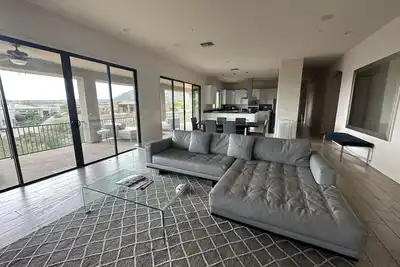 Image de 180 degree view - Modern home 5900 ft feet